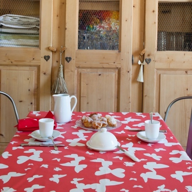   WIPE CLEAN TABLECLOTH BUTTERFLY RED