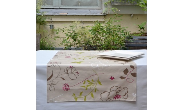 Chemin de table Camélia vert/rouge