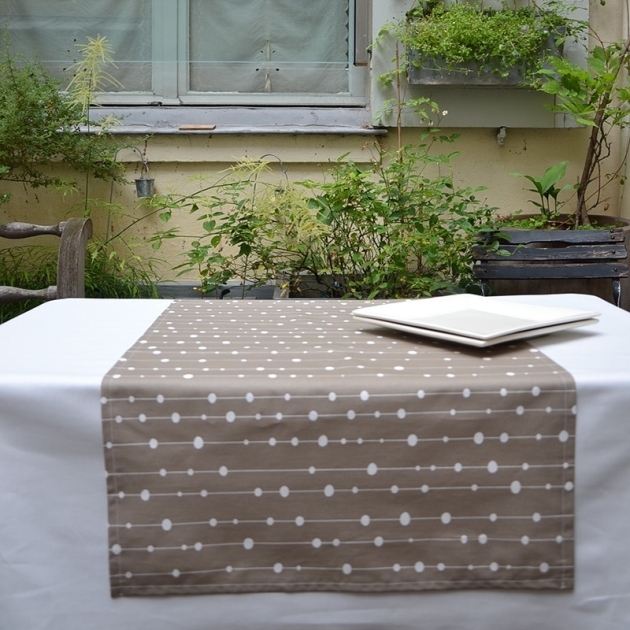 Table runner Pearls taupe