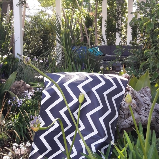 TESSUTO IMPERMEABILE AL METRO Chevrons nero - Fleur de Soleil