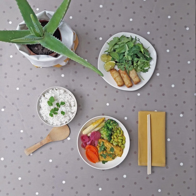 Nappe à pois enduite ronde ou ovale Confettis taupe