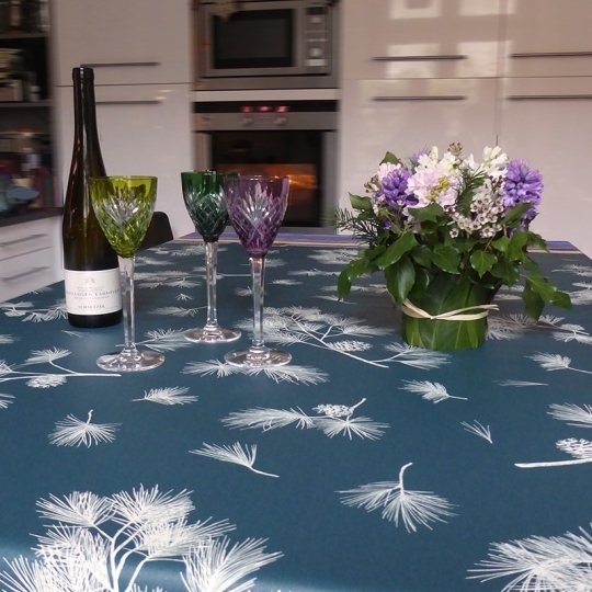 Wipe clean tablecloth Pine tree Green round or oval