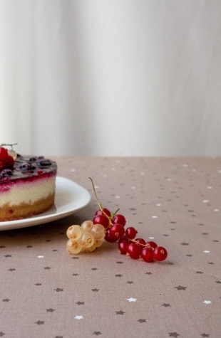 WIPE CLEAN TABLECLOTH STARS TAUPE/TAUPE Fleur de Soleil