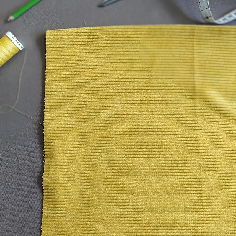 Tessuti di velluto a coste lisce al curry giallo - Fleur de Soleil