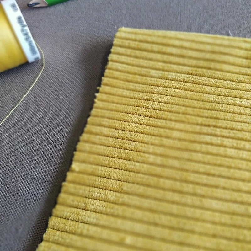 Tessuti di velluto a coste lisce al curry giallo - Fleur de Soleil