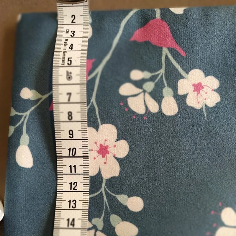 Tessuto in velluto di ciliegio petrolio - Fleur de Soleil