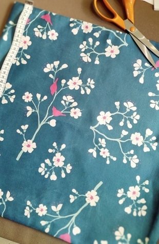 Tessuto in velluto di ciliegio petrolio - Fleur de Soleil