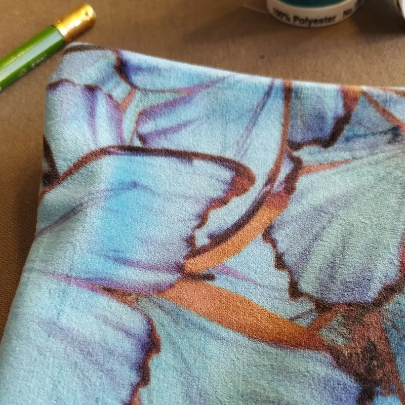 Tissus en velours papillons bleu ciel