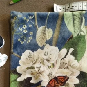 Tissus en velours singe perroquets bleu marine