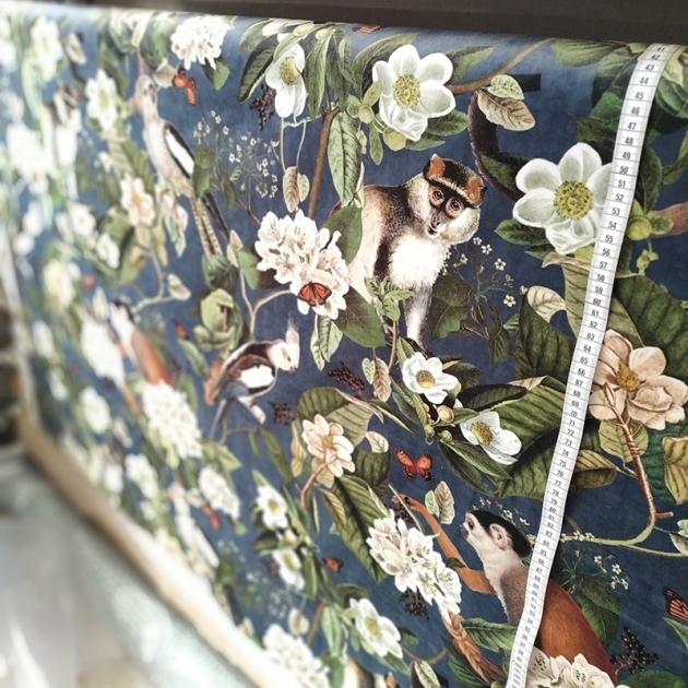 Tissus en velours singe perroquets bleu marine