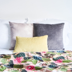 Green feather velvet cushion