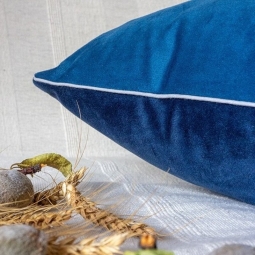 Green feather velvet cushion