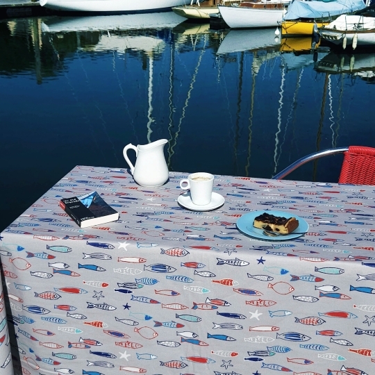 Nappe Poissons bleu rouge enduite Fleur de Soleil