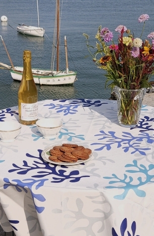 Nappe ronde enduite corail bleu