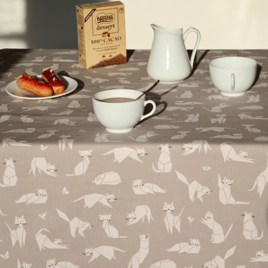 Table runner beige cats